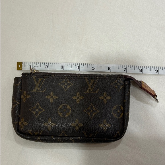 LV Accessory Pouch - Picture 4 of 7